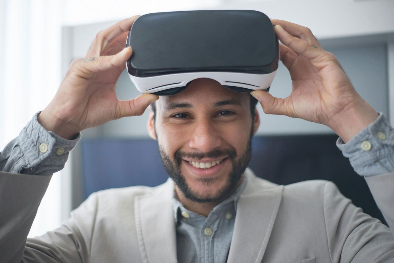 personne-porte-casque-realite-virtuelle